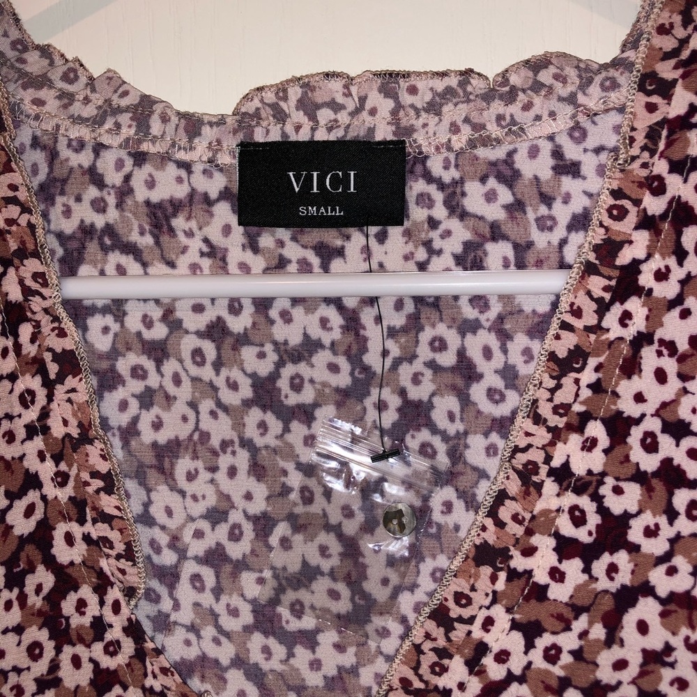 NEW Vici Flush of Dawn Floral V Neck Ruffle Top - Picture 7 of 8